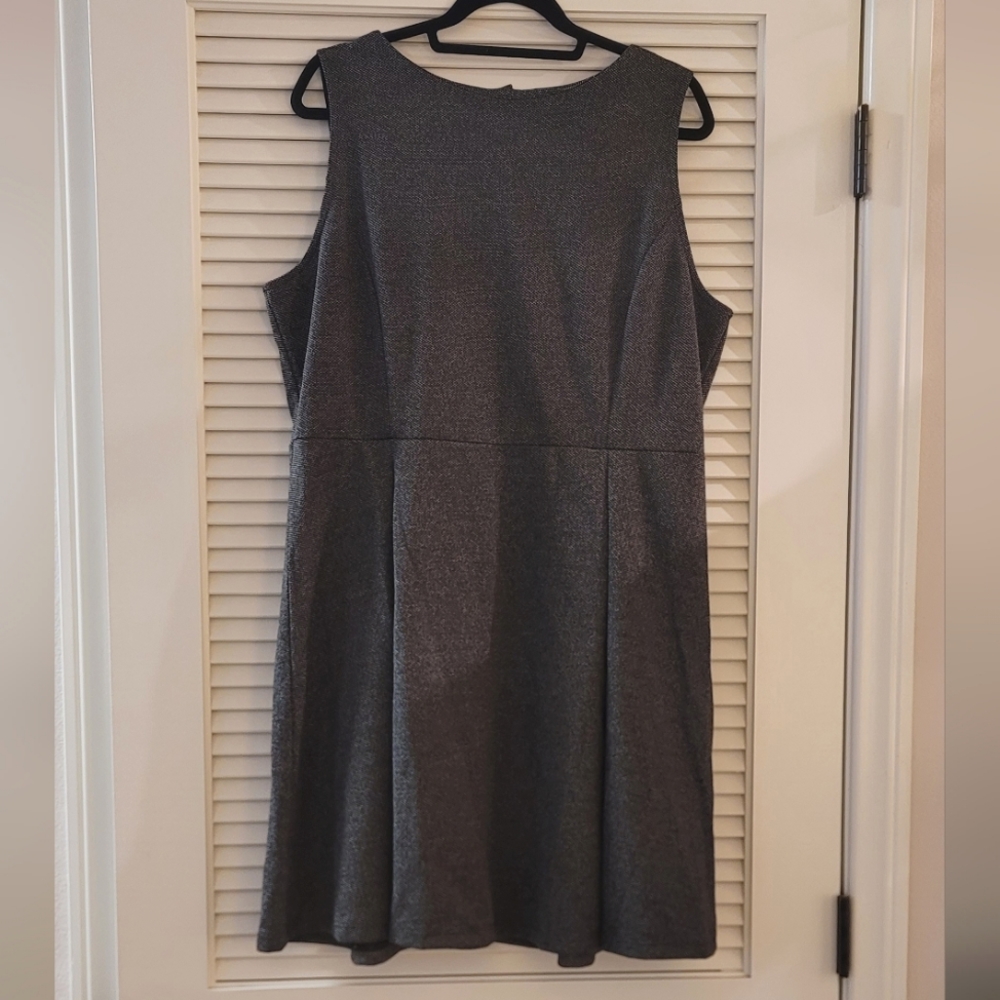 Banana Republic- (Plus-Size) Grey Sleeveless Dress With Back Zipper